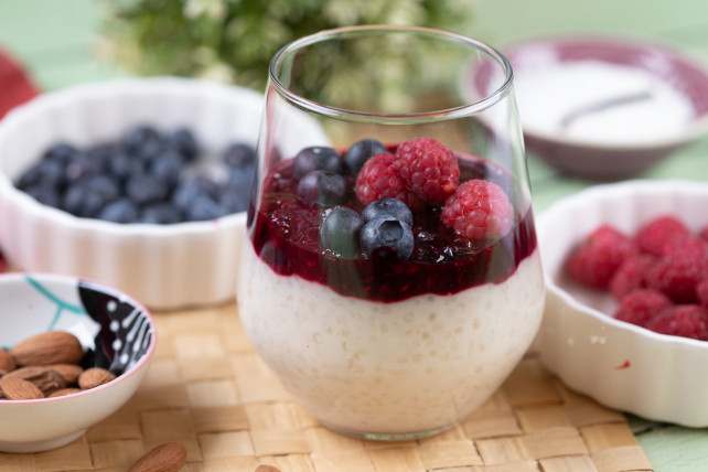 Tápiókapuding erdei gyümölcsökkel